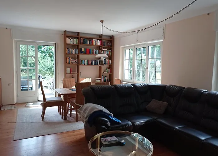 Im Mit Grossem Garten Und Parkplatz בית אירוח