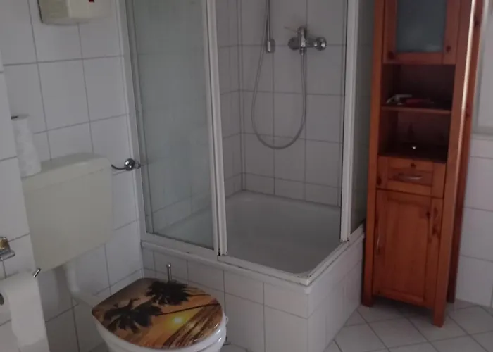 Im Mit Grossem Garten Und Parkplatz בית אירוח